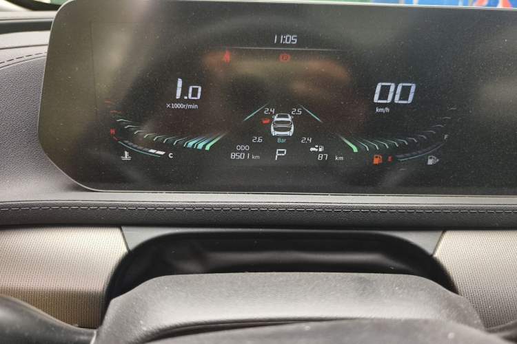Used FORTHING T5 EVO 2021 1.5TD DCT Platinum Edition Heatwave Odometer Close Up