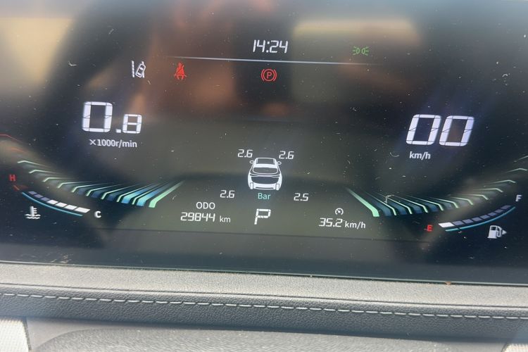 Used FORTHING T5 EVO 2021 1.5TD DCT Diamond Edition Odometer Close Up