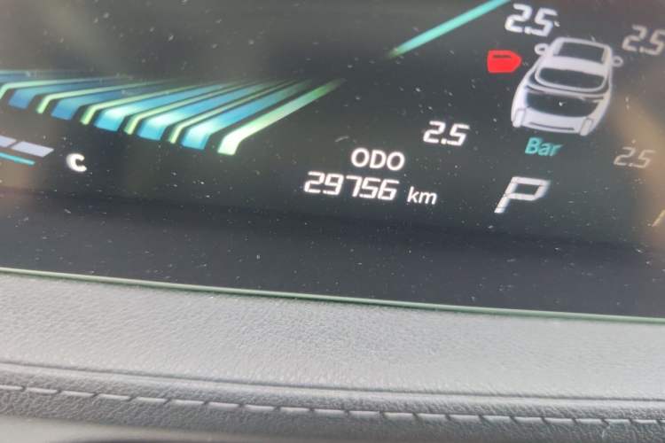 Used FORTHING T5 EVO 2021 1.5TD DCT Platinum Edition Odometer Close Up
