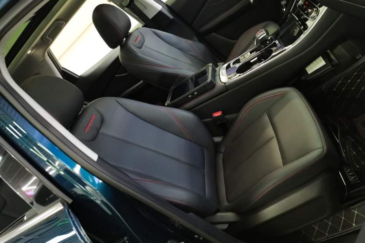 Used FORTHING T5 EVO 2021 1.5TD DCT Diamond Edition Right Front Seat