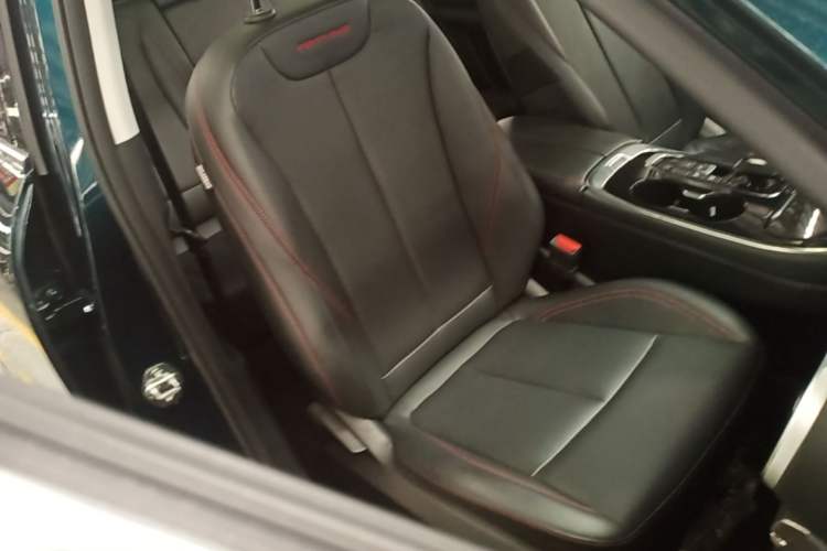 Used FORTHING T5 EVO 2021 1.5TD DCT Diamond Edition Right Front Seat