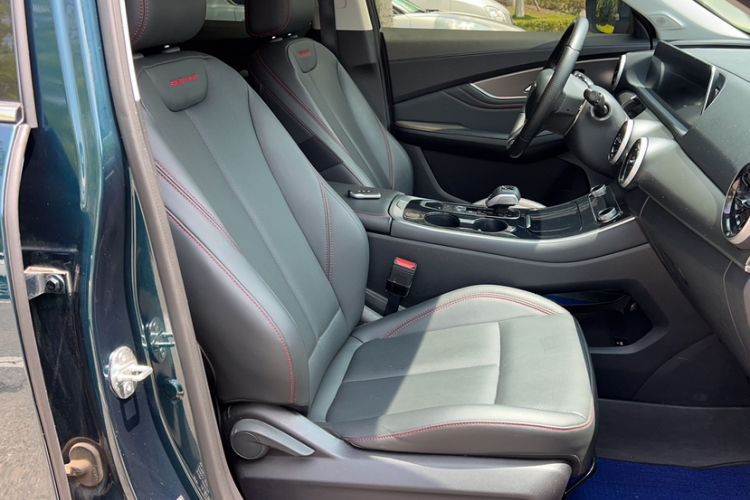 Used FORTHING T5 EVO 2021 1.5TD DCT Diamond Edition Right Front Seat