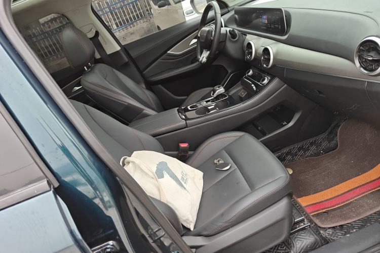 Used FORTHING T5 EVO 2021 1.5TD DCT Diamond Edition Right Front Seat