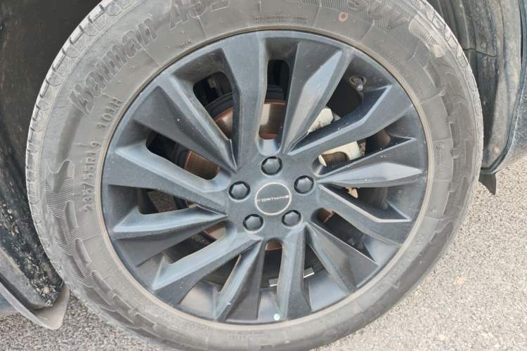 Used FORTHING T5 EVO 2021 1.5TD DCT Platinum Edition Right Front Wheel Hub