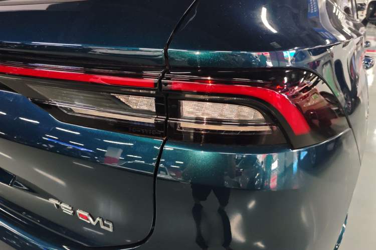 Used FORTHING T5 EVO 2021 1.5TD DCT Diamond Edition Right Rear Taillight