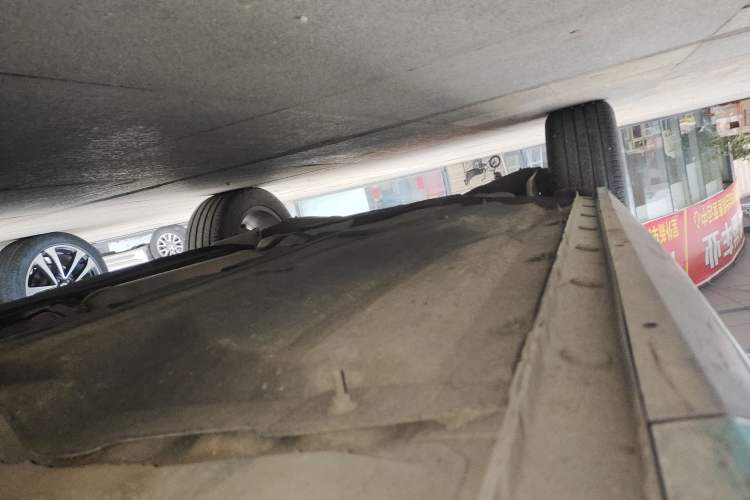 Used FORTHING T5 EVO 2021 1.5TD DCT Diamond Edition Right Side Sill