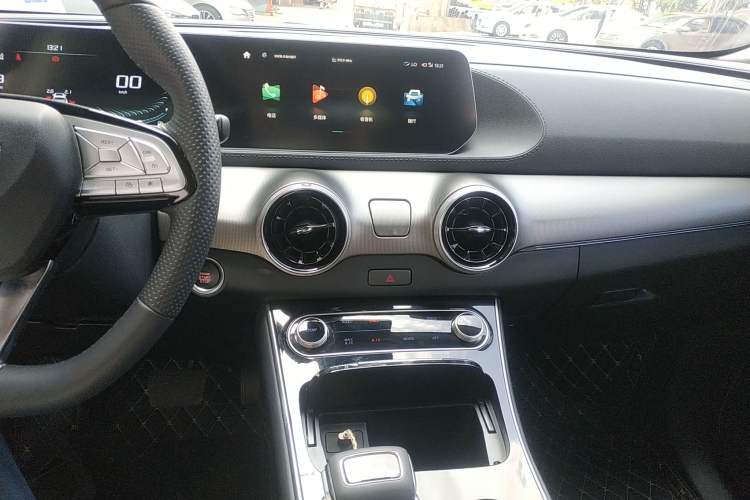 Used FORTHING T5 EVO 2021 1.5TD DCT Diamond Edition Audio And AC Panel