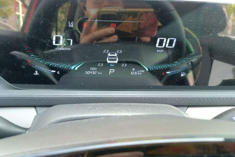 Used FORTHING T5 EVO 2021 1.5TD DCT Diamond Edition Odometer Close Up