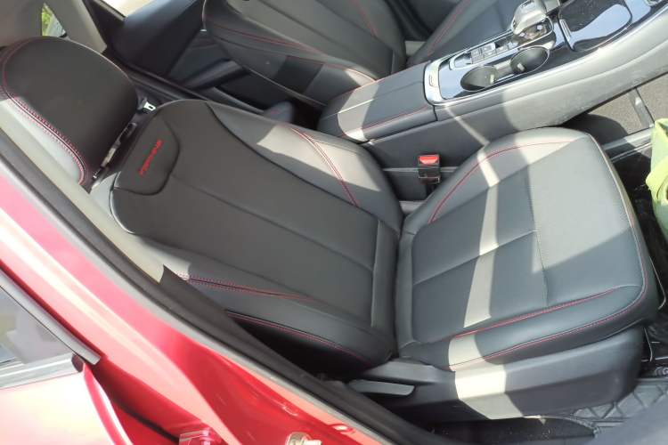 Used FORTHING T5 EVO 2021 1.5TD DCT Diamond Edition Right Front Seat
