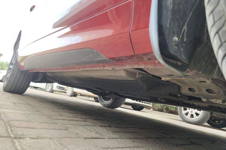 Used FORTHING T5 EVO 2021 1.5TD DCT Diamond Edition Right Side Sill