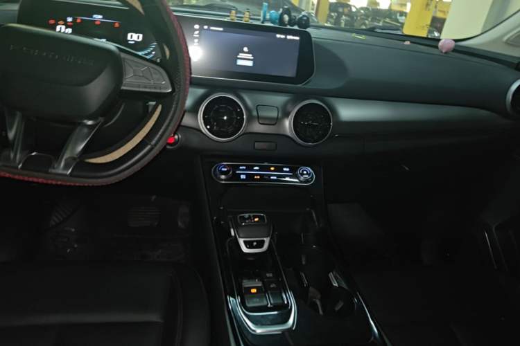 Used FORTHING T5 EVO 2021 1.5TD DCT Diamond Edition Center Console