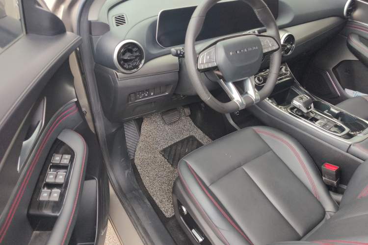 Used FORTHING T5 EVO 2021 1.5TD DCT Diamond Edition Interior 3