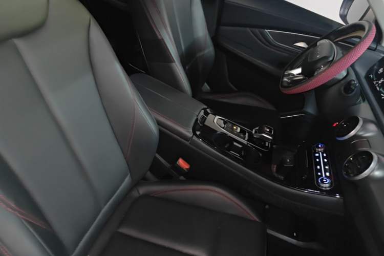 Used FORTHING T5 EVO 2021 1.5TD DCT Diamond Edition Right Front Seat