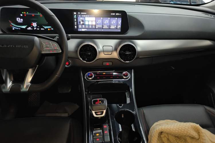Used FORTHING T5 EVO 2021 1.5TD DCT Diamond Edition Audio And AC Panel
