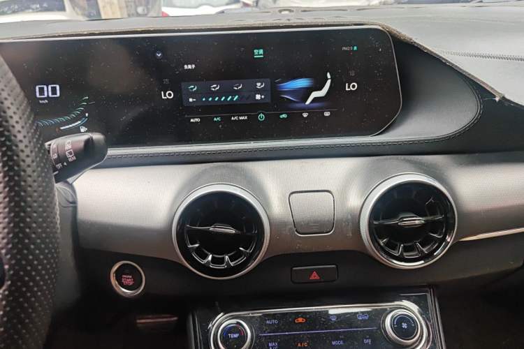 Used FORTHING T5 EVO 2021 1.5TD DCT Diamond Edition Audio And AC Panel