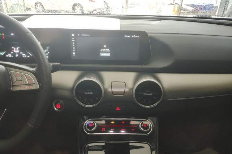 Used FORTHING T5 EVO 2021 1.5TD DCT Diamond Edition Audio And AC Panel