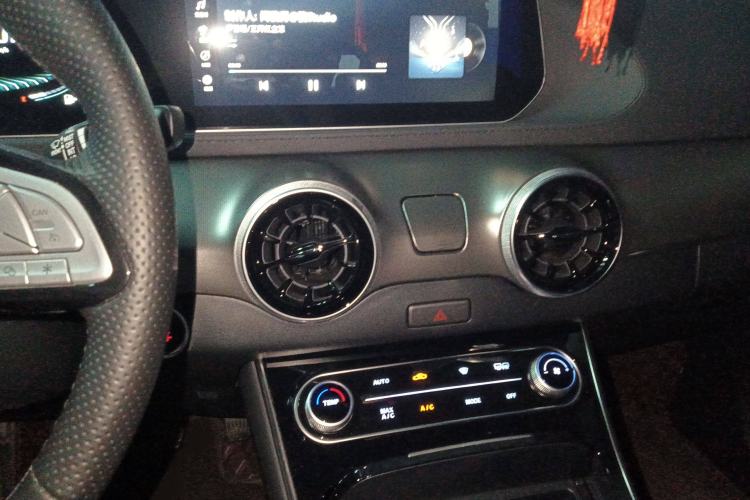 Used FORTHING T5 EVO 2021 1.5TD DCT Diamond Edition Audio And AC Panel