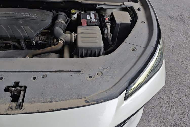 Used FORTHING T5 EVO 2021 1.5TD DCT Diamond Edition Engine Bay Left