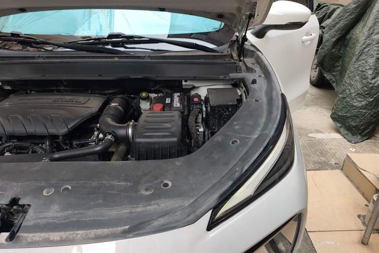 Used FORTHING T5 EVO 2021 1.5TD DCT Diamond Edition Engine Bay Left