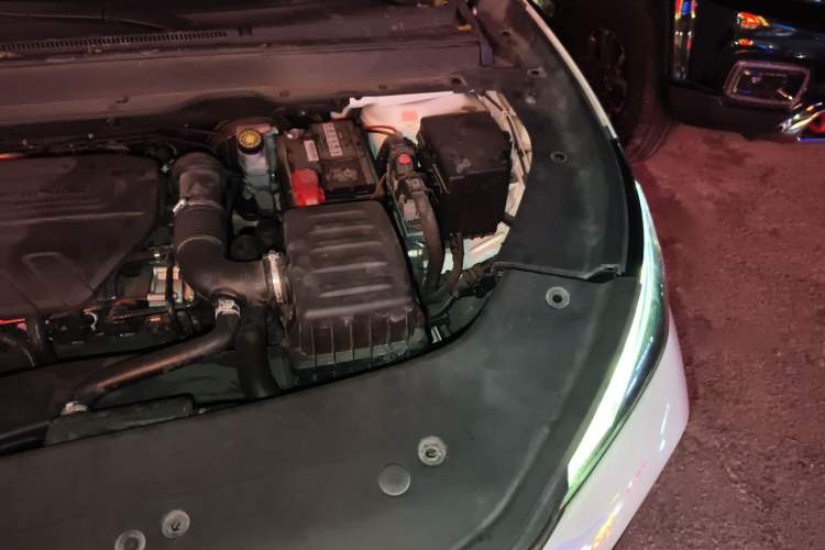 Used FORTHING T5 EVO 2021 1.5TD DCT Diamond Edition Engine Bay Left