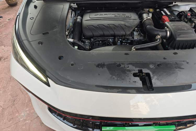 Used FORTHING T5 EVO 2021 1.5TD DCT Diamond Edition Engine Bay Right