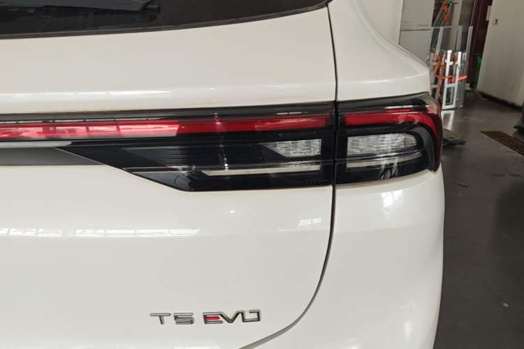 Used FORTHING T5 EVO 2021 1.5TD DCT Diamond Edition Exterior 3