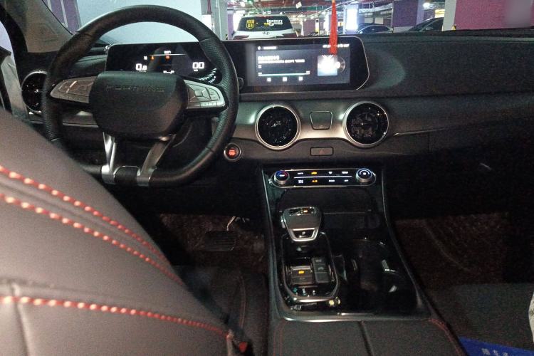 Used FORTHING T5 EVO 2021 1.5TD DCT Diamond Edition Interior 2