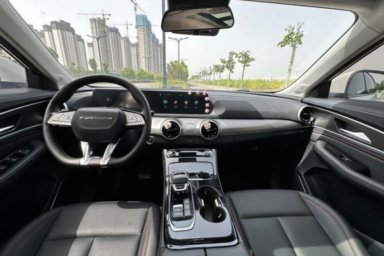 Used FORTHING T5 EVO 2021 1.5TD DCT Diamond Edition Interior 3