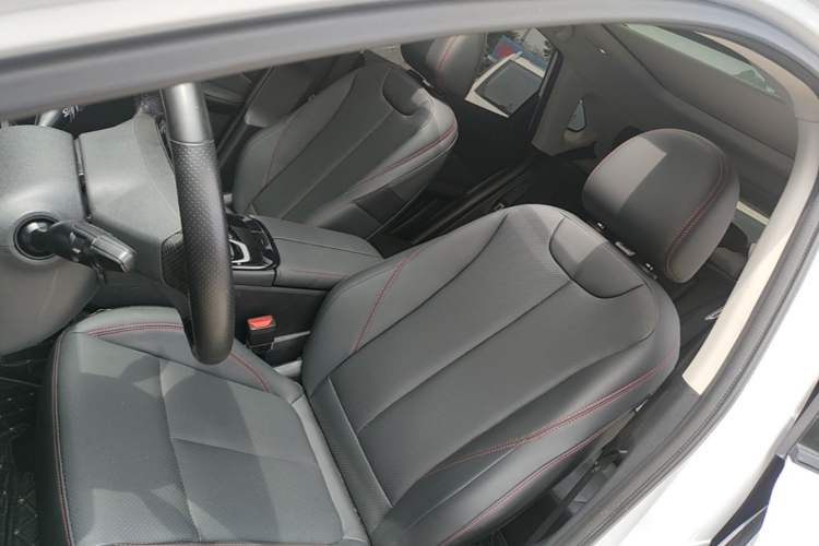 Used FORTHING T5 EVO 2021 1.5TD DCT Diamond Edition Left Front Seat