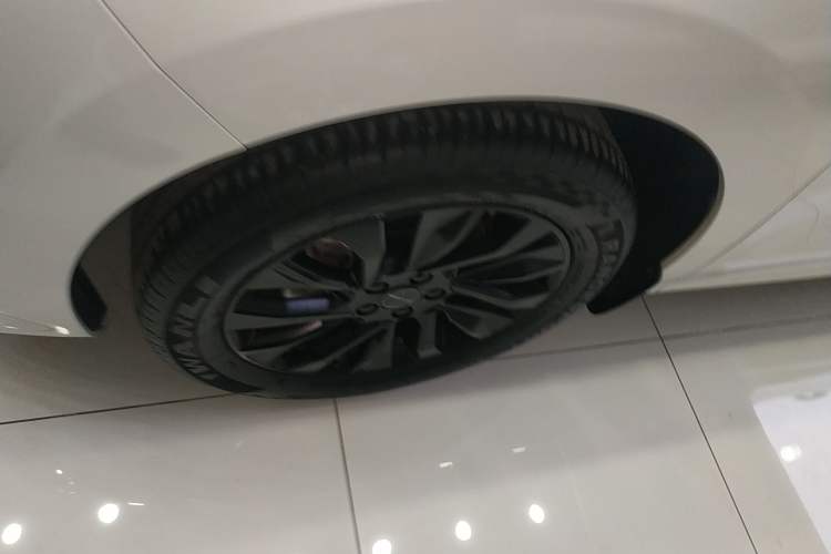 Used FORTHING T5 EVO 2021 1.5TD DCT Diamond Edition Left Front Wheel Hub