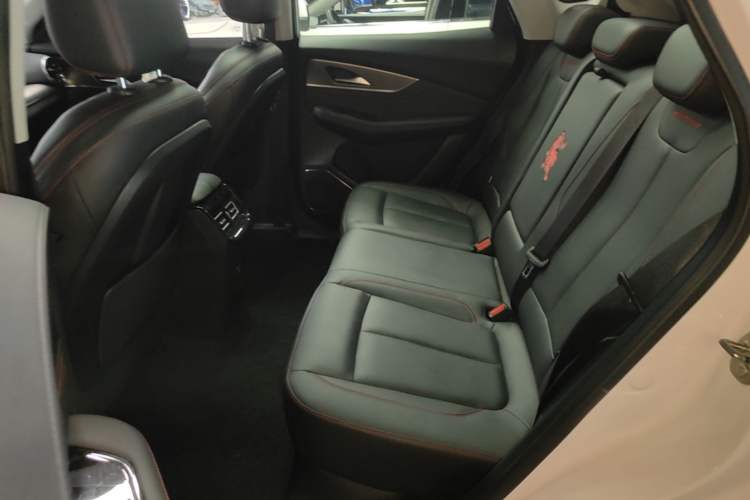 Used FORTHING T5 EVO 2021 1.5TD DCT Diamond Edition Left Rear Seat