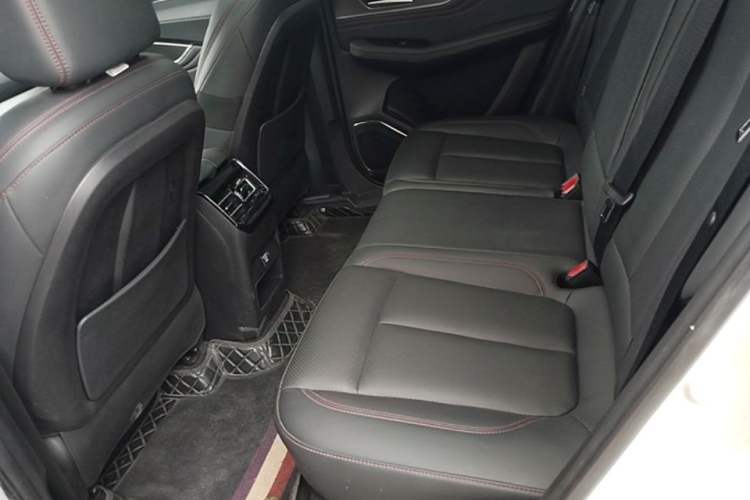 Used FORTHING T5 EVO 2021 1.5TD DCT Diamond Edition Left Rear Seat
