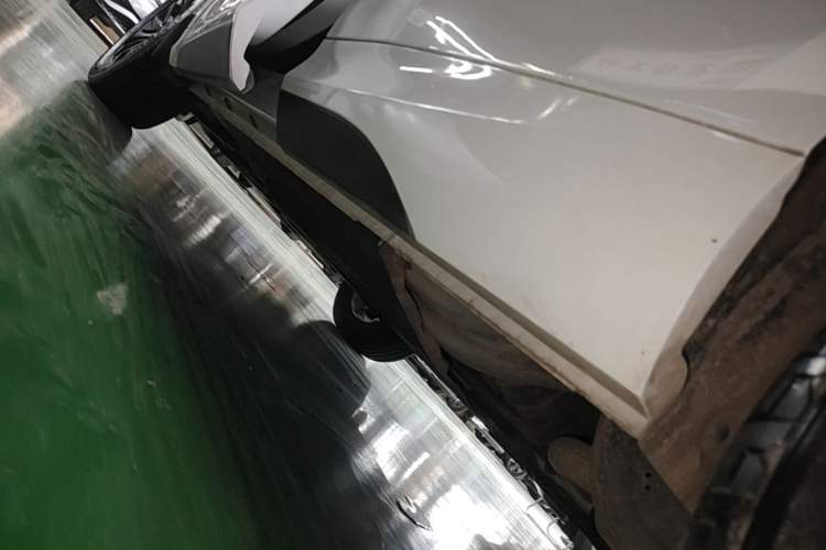 Used FORTHING T5 EVO 2021 1.5TD DCT Diamond Edition Left Side Sill