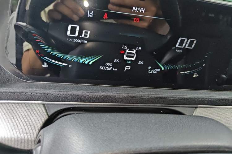 Used FORTHING T5 EVO 2021 1.5TD DCT Diamond Edition Odometer Close Up