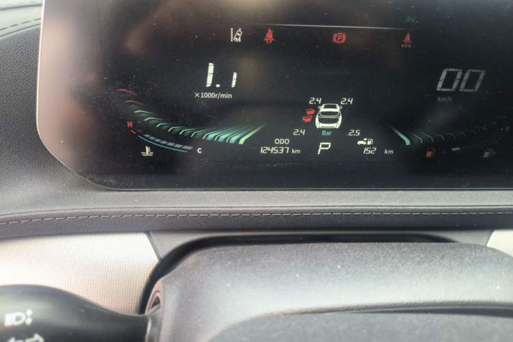 Used FORTHING T5 EVO 2021 1.5TD DCT Diamond Edition Odometer Close Up