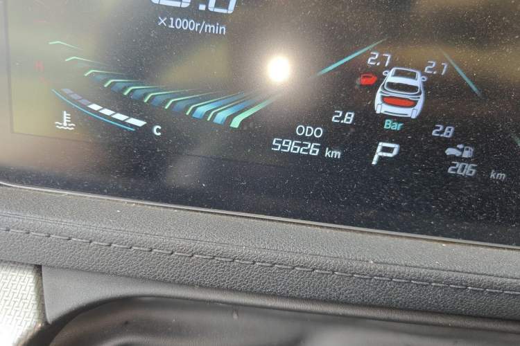 Used FORTHING T5 EVO 2021 1.5TD DCT Platinum Edition Odometer Close Up