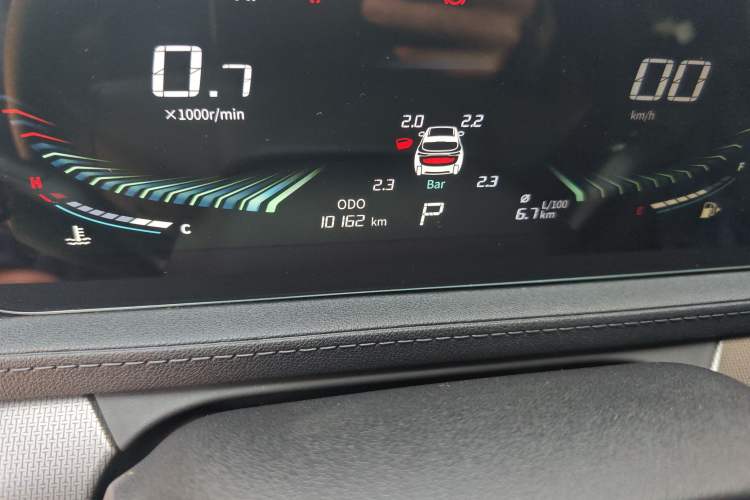 Used FORTHING T5 EVO 2021 1.5TD DCT Diamond Edition Odometer Close Up