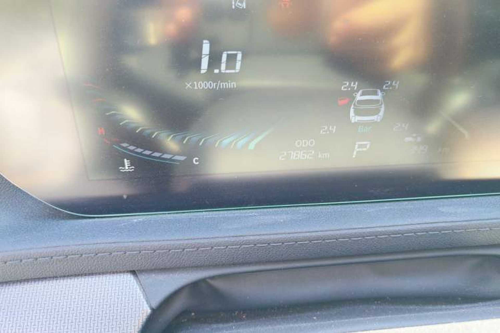 Used FORTHING T5 EVO 2021 1.5TD DCT Diamond Edition Odometer Close Up