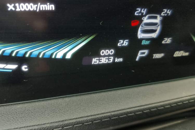 Used FORTHING T5 EVO 2021 1.5TD DCT Diamond Edition Odometer Close Up