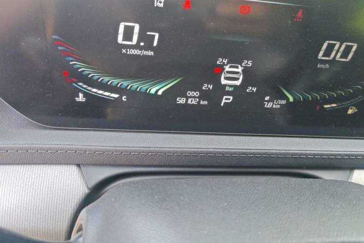 Used FORTHING T5 EVO 2021 1.5TD DCT Diamond Edition Odometer Close Up