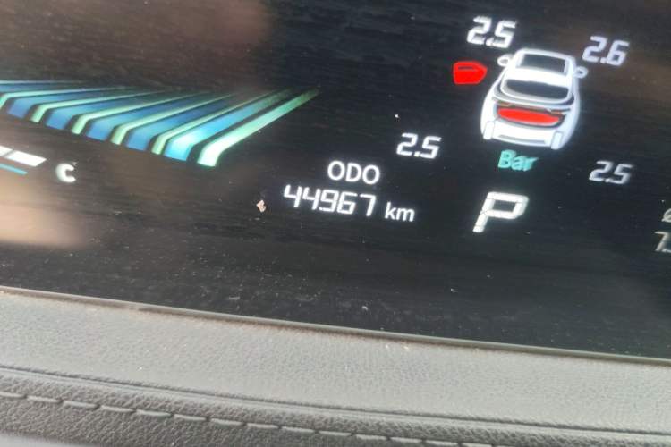 Used FORTHING T5 EVO 2021 1.5TD DCT Diamond Edition Odometer Close Up