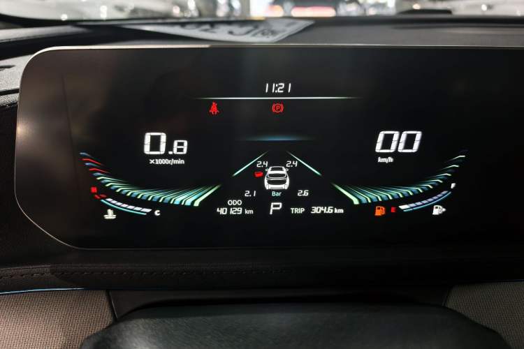 Used FORTHING T5 EVO 2021 1.5TD DCT Platinum Edition Odometer Close Up