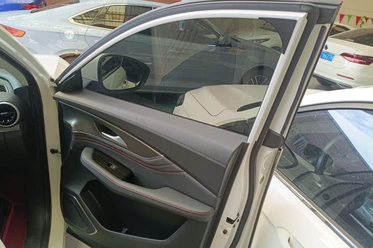 Used FORTHING T5 EVO 2021 1.5TD DCT Diamond Edition Right Front Door Interior