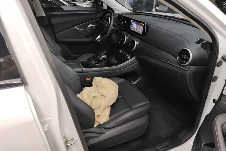 Used FORTHING T5 EVO 2021 1.5TD DCT Diamond Edition Right Front Seat
