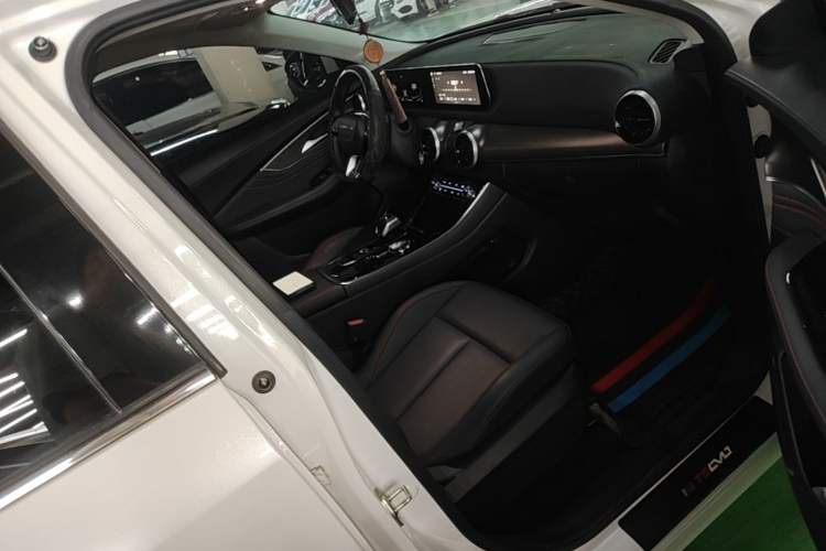 Used FORTHING T5 EVO 2021 1.5TD DCT Diamond Edition Right Front Seat