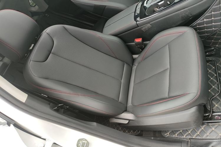 Used FORTHING T5 EVO 2021 1.5TD DCT Diamond Edition Right Front Seat