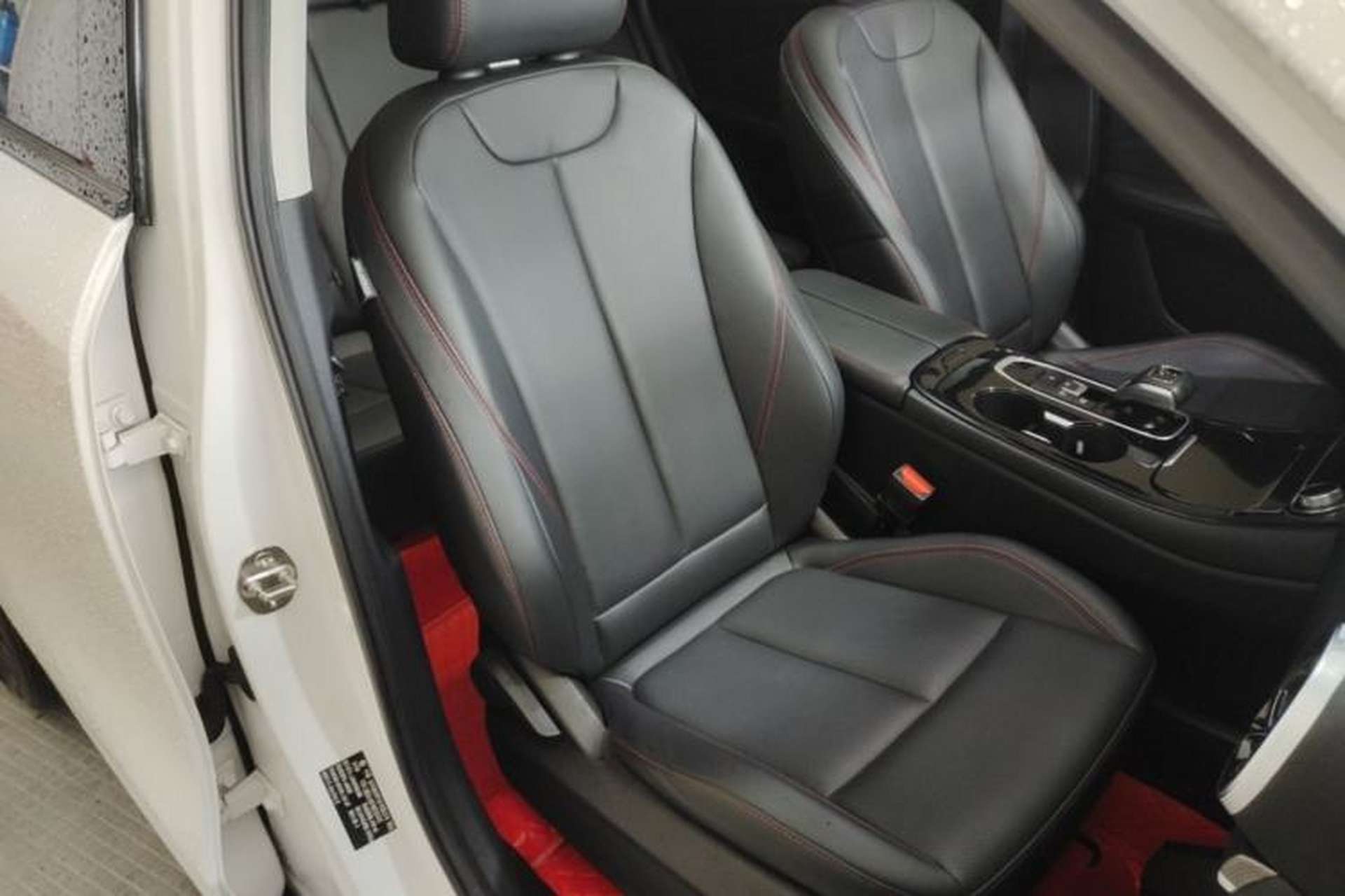 Used FORTHING T5 EVO 2021 1.5TD DCT Diamond Edition Right Front Seat