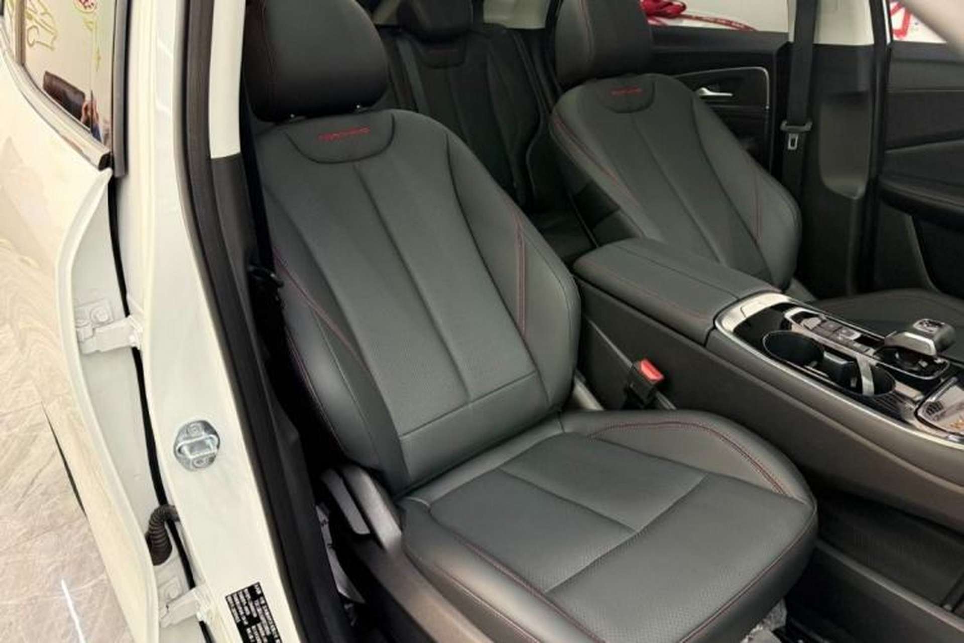 Used FORTHING T5 EVO 2021 1.5TD DCT Diamond Edition Right Front Seat