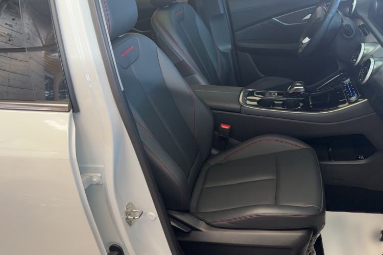 Used FORTHING T5 EVO 2021 1.5TD DCT Diamond Edition Right Front Seat