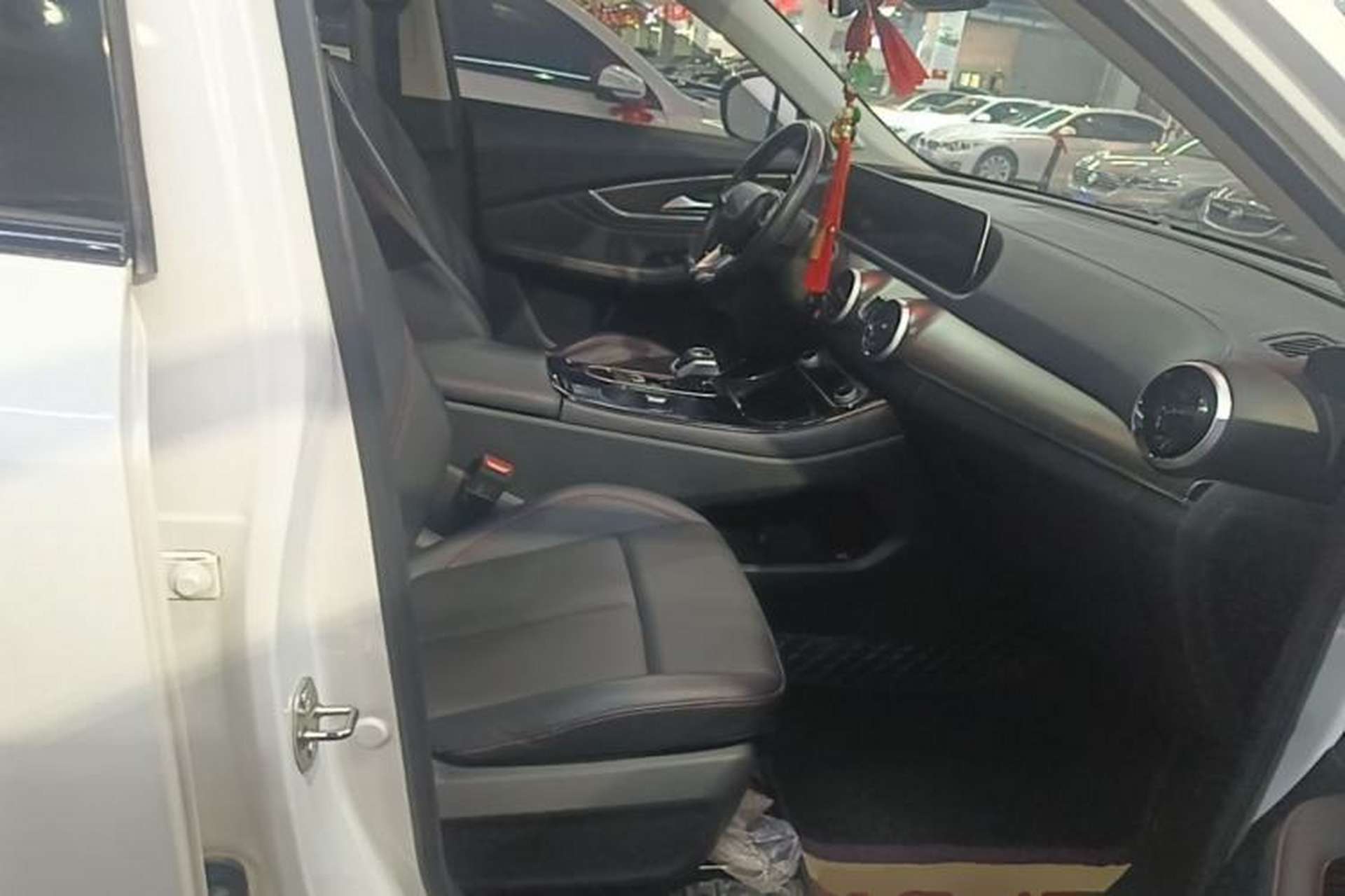 Used FORTHING T5 EVO 2021 1.5TD DCT Diamond Edition Right Front Seat